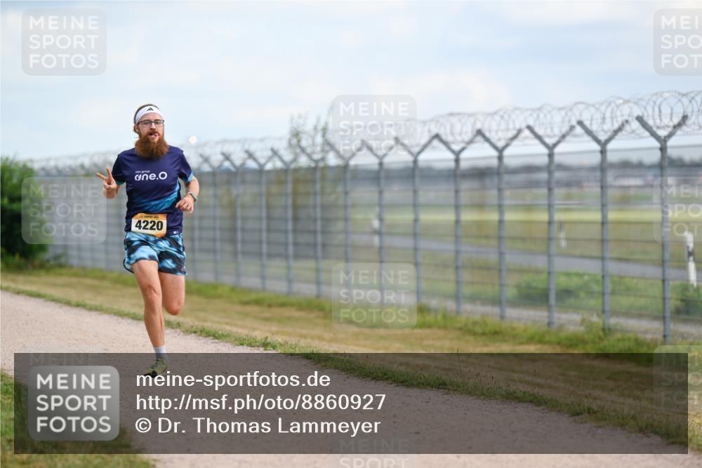 14.09.2025 - Airport Race Dr. Thomas Lammeyer http://msf.ph/oto/8860927 14.09.2025 11:52:24 Laufen 4220 meine-sportfotos.de