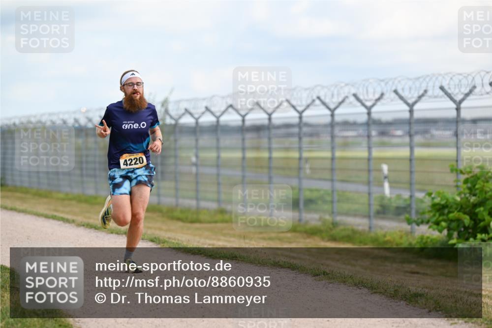 14.09.2025 - Airport Race Dr. Thomas Lammeyer http://msf.ph/oto/8860935 14.09.2025 11:52:25 Laufen 4220 meine-sportfotos.de