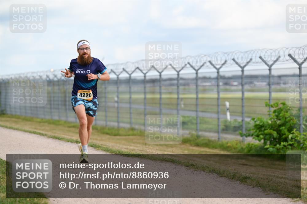 14.09.2025 - Airport Race Dr. Thomas Lammeyer http://msf.ph/oto/8860936 14.09.2025 11:52:25 Laufen 4220 meine-sportfotos.de