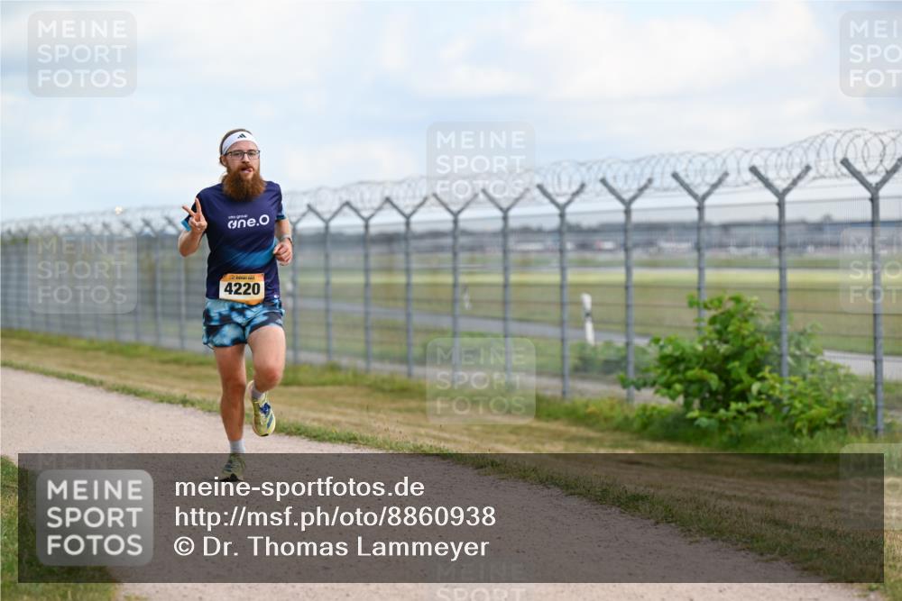 14.09.2025 - Airport Race Dr. Thomas Lammeyer http://msf.ph/oto/8860938 14.09.2025 11:52:25 Laufen 4220 meine-sportfotos.de