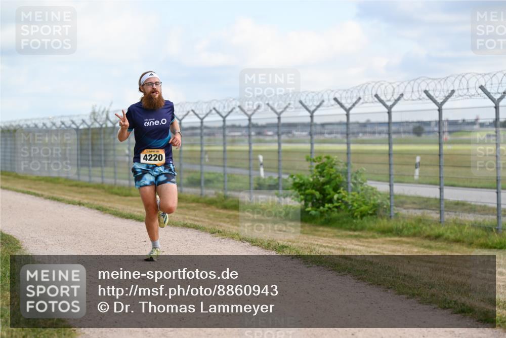 14.09.2025 - Airport Race Dr. Thomas Lammeyer http://msf.ph/oto/8860943 14.09.2025 11:52:26 Laufen 4220 meine-sportfotos.de