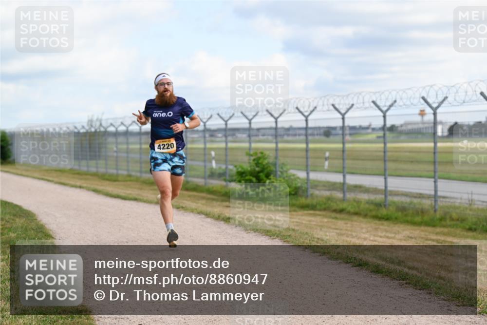 14.09.2025 - Airport Race Dr. Thomas Lammeyer http://msf.ph/oto/8860947 14.09.2025 11:52:26 Laufen 4220 meine-sportfotos.de