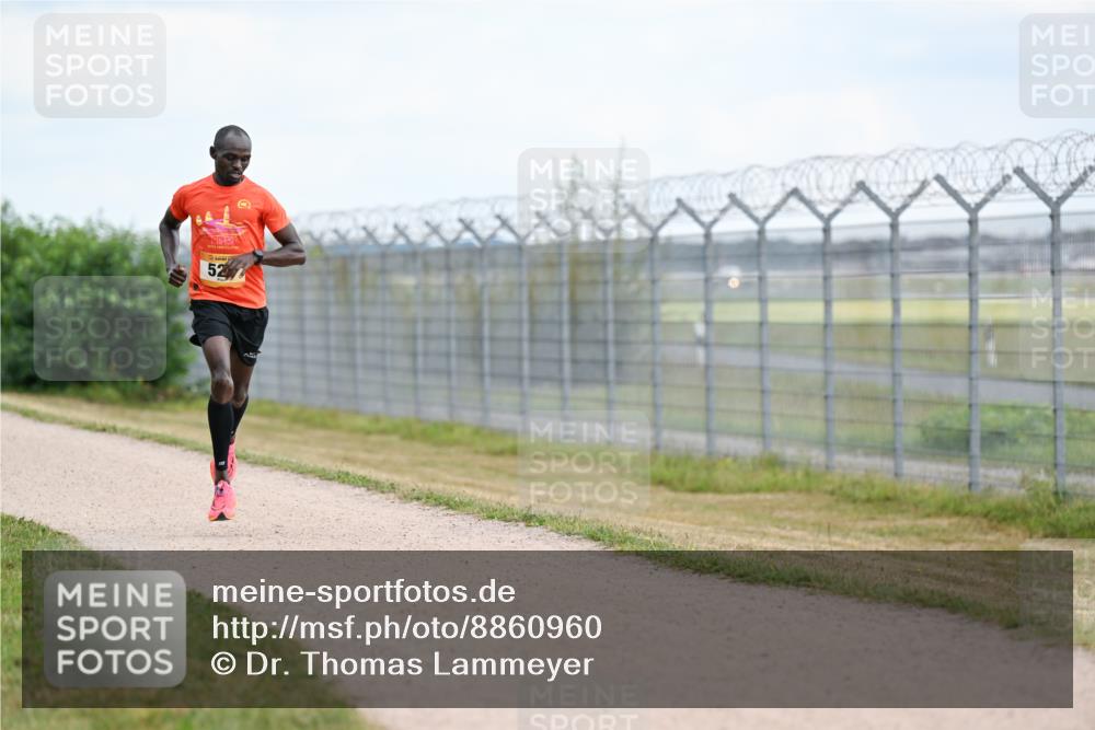 14.09.2025 - Airport Race Dr. Thomas Lammeyer http://msf.ph/oto/8860960 14.09.2025 11:53:06 Laufen 52 meine-sportfotos.de