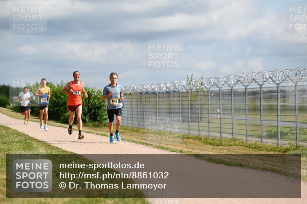 14.09.2025 - Airport Race Dr. Thomas Lammeyer http://msf.ph/oto/8861032 14.09.2025 11:54:16 Laufen 518, 762, 616 meine-sportfotos.de