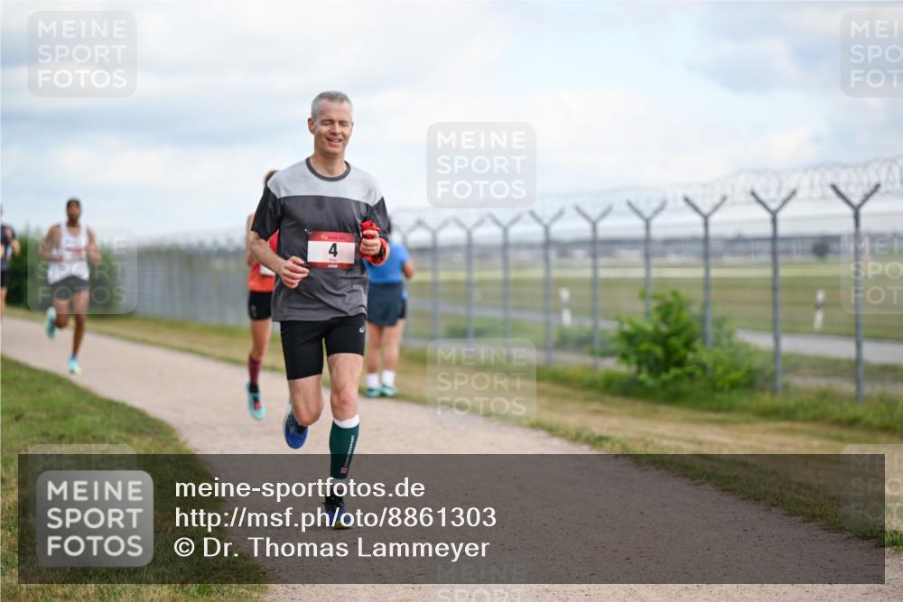 14.09.2025 - Airport Race Dr. Thomas Lammeyer http://msf.ph/oto/8861303 14.09.2025 11:56:26 Laufen 4 meine-sportfotos.de