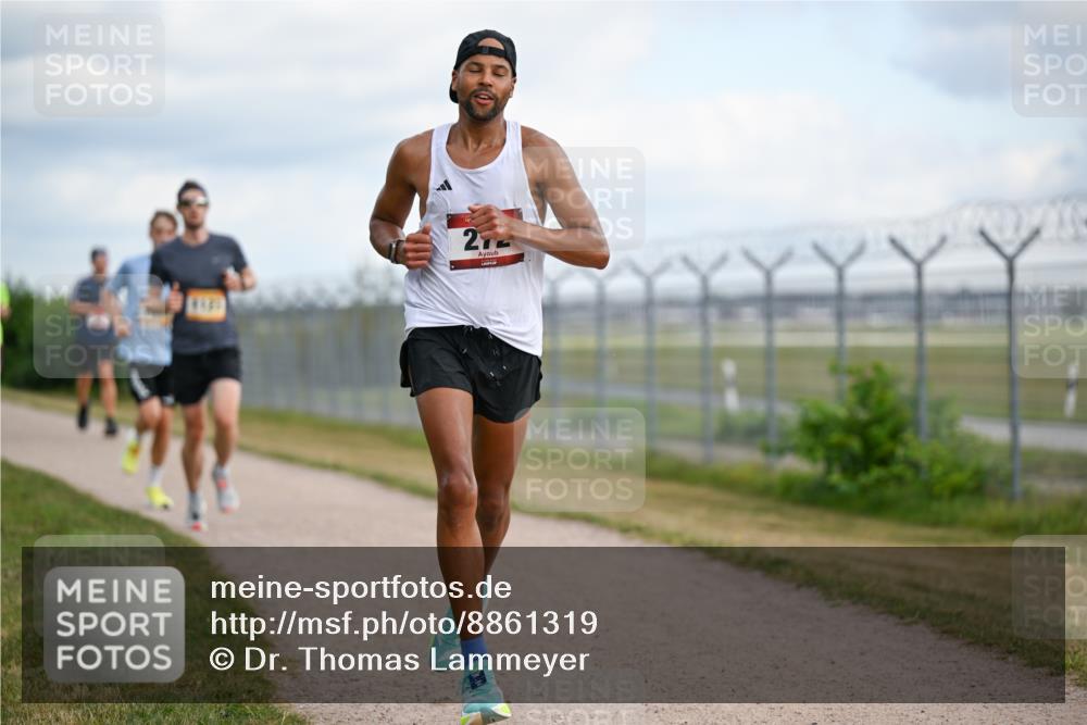14.09.2025 - Airport Race Dr. Thomas Lammeyer http://msf.ph/oto/8861319 14.09.2025 11:56:30 Laufen 27 meine-sportfotos.de