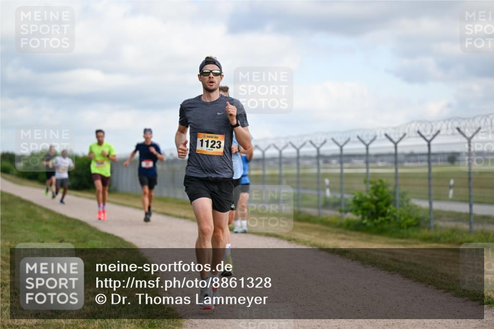 14.09.2025 - Airport Race Dr. Thomas Lammeyer http://msf.ph/oto/8861328 14.09.2025 11:56:32 Laufen 1123 meine-sportfotos.de