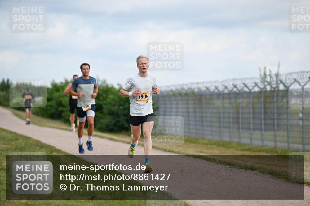 14.09.2025 - Airport Race Dr. Thomas Lammeyer http://msf.ph/oto/8861427 14.09.2025 11:57:15 Laufen 4267, 1909, 1909 meine-sportfotos.de