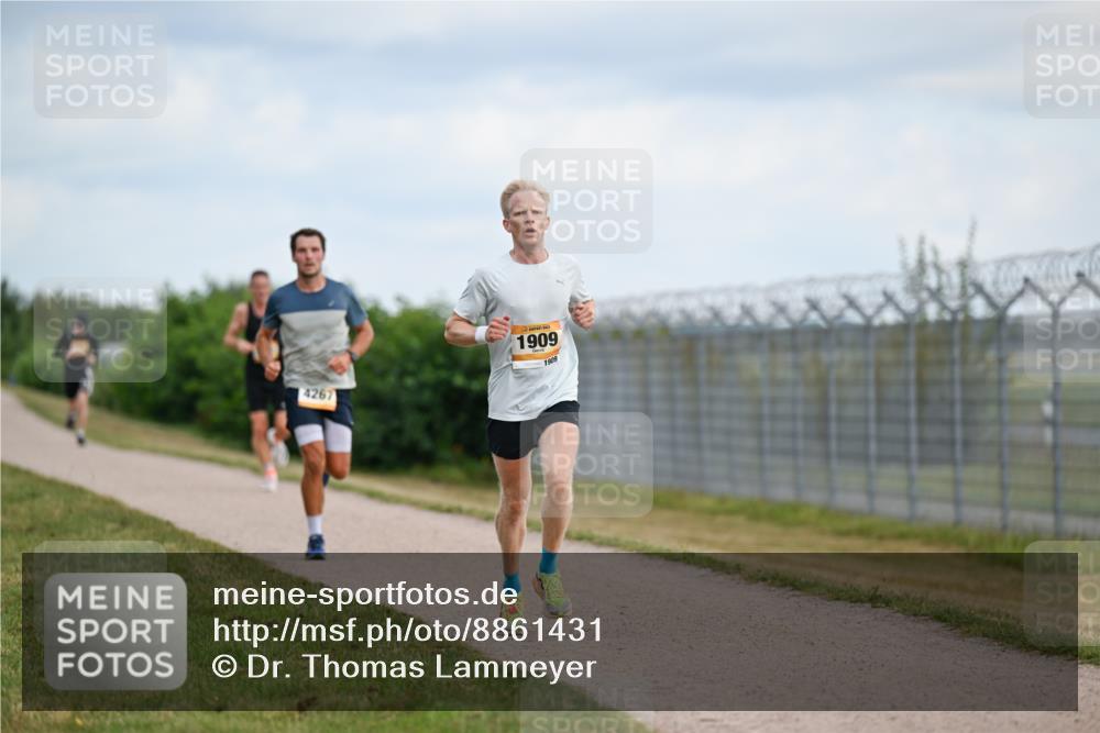 14.09.2025 - Airport Race Dr. Thomas Lammeyer http://msf.ph/oto/8861431 14.09.2025 11:57:16 Laufen 4267, 1909, 1909 meine-sportfotos.de