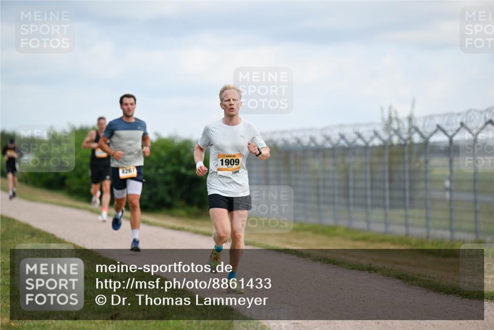 14.09.2025 - Airport Race Dr. Thomas Lammeyer http://msf.ph/oto/8861433 14.09.2025 11:57:16 Laufen 4267, 1909, 1909 meine-sportfotos.de