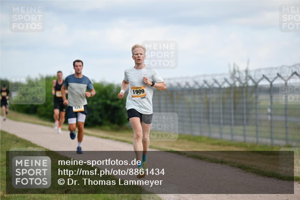 14.09.2025 - Airport Race Dr. Thomas Lammeyer http://msf.ph/oto/8861434 14.09.2025 11:57:16 Laufen 4267, 1909, 1909 meine-sportfotos.de