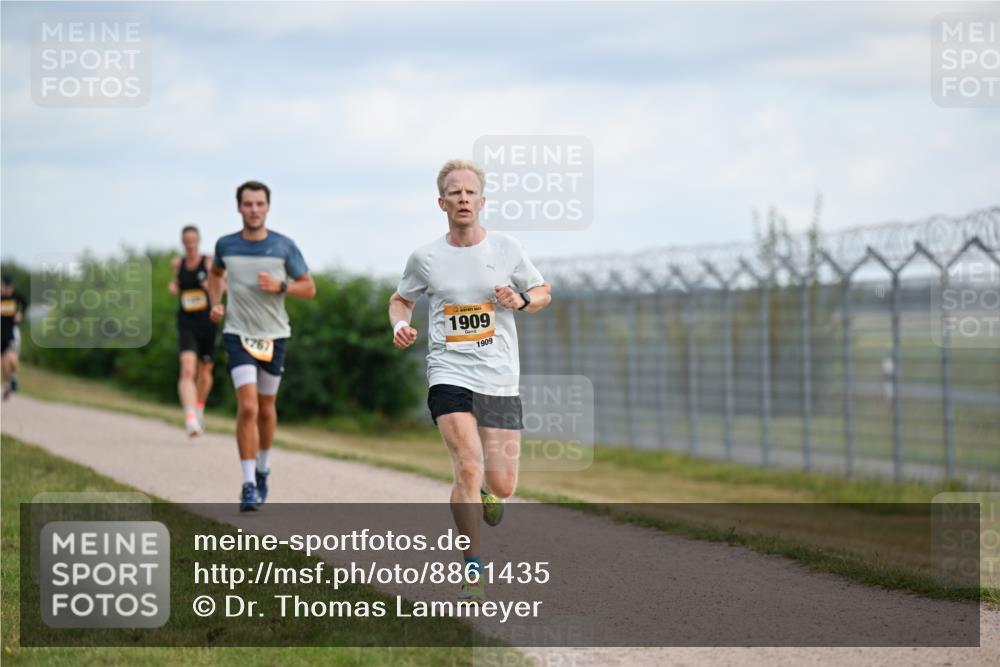14.09.2025 - Airport Race Dr. Thomas Lammeyer http://msf.ph/oto/8861435 14.09.2025 11:57:16 Laufen 767, 1909, 1909 meine-sportfotos.de