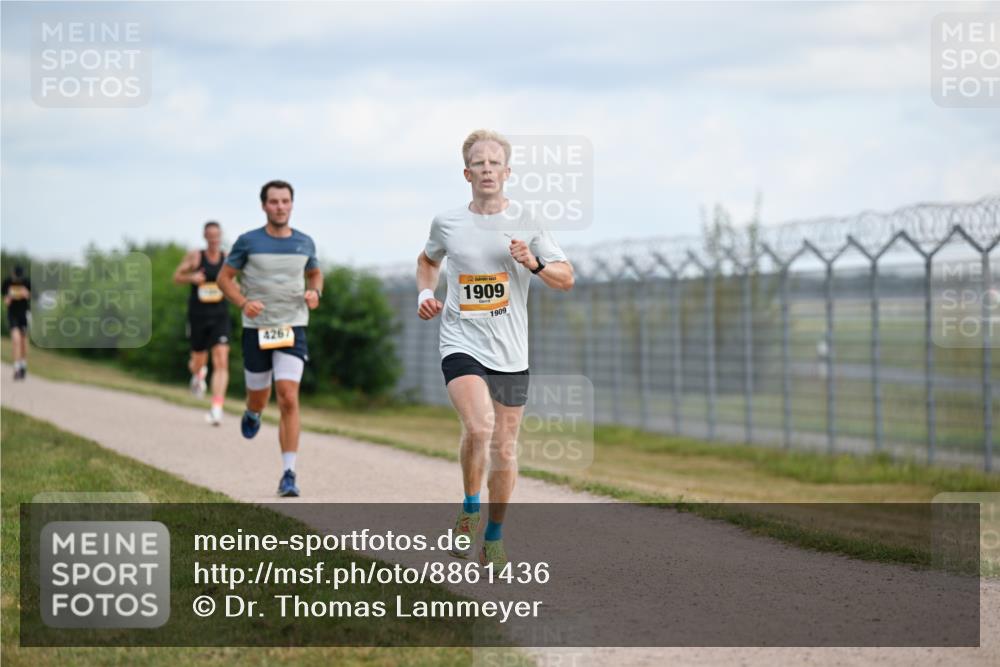 14.09.2025 - Airport Race Dr. Thomas Lammeyer http://msf.ph/oto/8861436 14.09.2025 11:57:17 Laufen 4267, 1909, 1909 meine-sportfotos.de