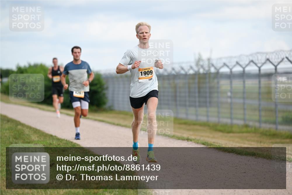 14.09.2025 - Airport Race Dr. Thomas Lammeyer http://msf.ph/oto/8861439 14.09.2025 11:57:17 Laufen 4267, 1909, 1909 meine-sportfotos.de