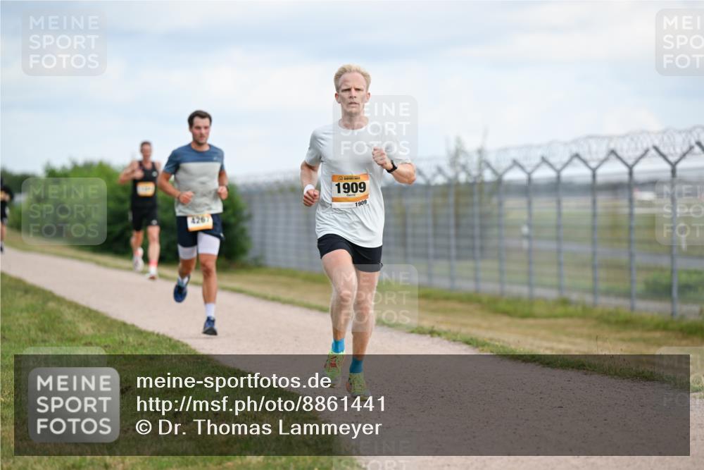 14.09.2025 - Airport Race Dr. Thomas Lammeyer http://msf.ph/oto/8861441 14.09.2025 11:57:17 Laufen 4267, 1909, 1909 meine-sportfotos.de