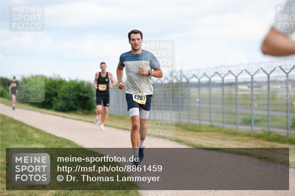 14.09.2025 - Airport Race Dr. Thomas Lammeyer http://msf.ph/oto/8861459 14.09.2025 11:57:20 Laufen 4267 meine-sportfotos.de