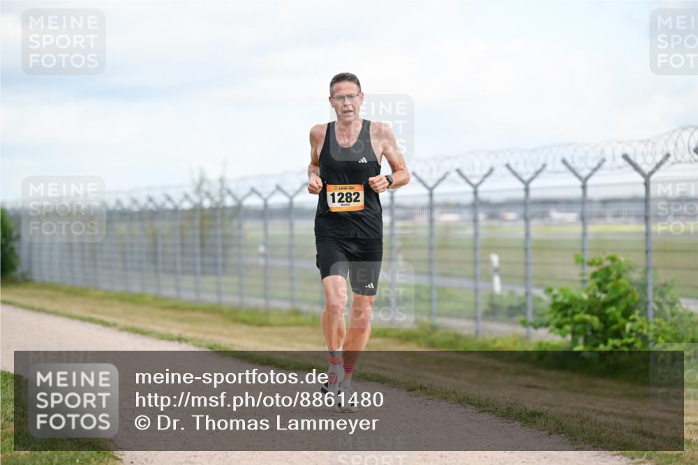 14.09.2025 - Airport Race Dr. Thomas Lammeyer http://msf.ph/oto/8861480 14.09.2025 11:57:25 Laufen 1282 meine-sportfotos.de
