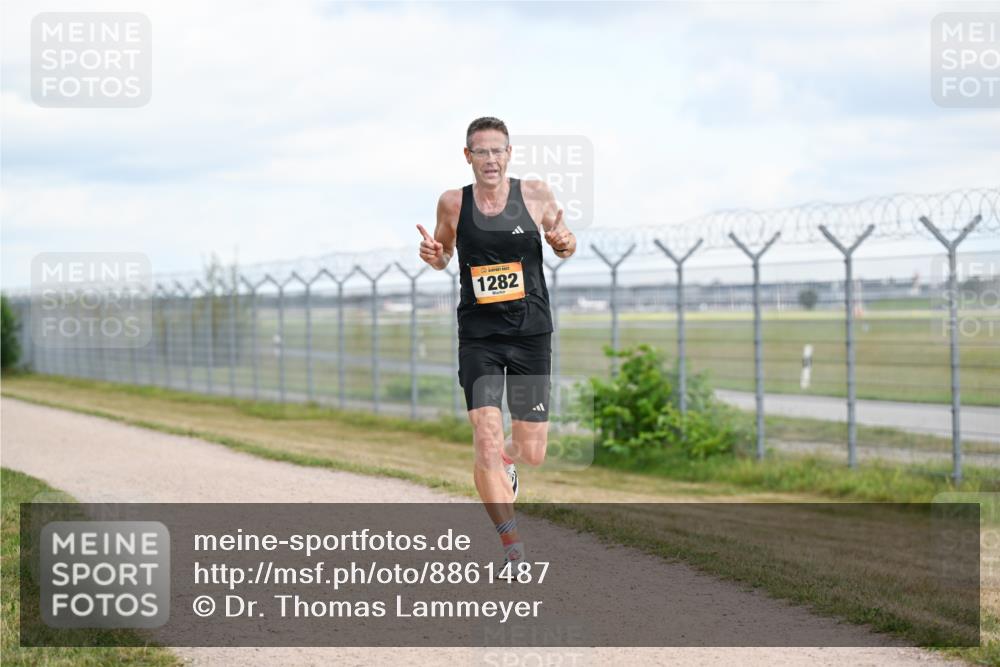14.09.2025 - Airport Race Dr. Thomas Lammeyer http://msf.ph/oto/8861487 14.09.2025 11:57:26 Laufen 1282 meine-sportfotos.de