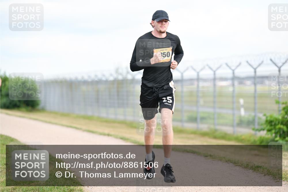 14.09.2025 - Airport Race Dr. Thomas Lammeyer http://msf.ph/oto/8861506 14.09.2025 11:57:34 Laufen 350, 25 meine-sportfotos.de