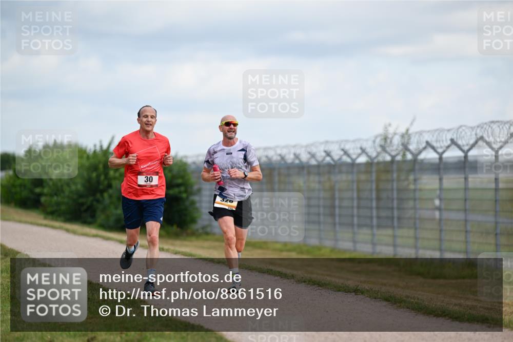 14.09.2025 - Airport Race Dr. Thomas Lammeyer http://msf.ph/oto/8861516 14.09.2025 11:57:38 Laufen 30, 320 meine-sportfotos.de