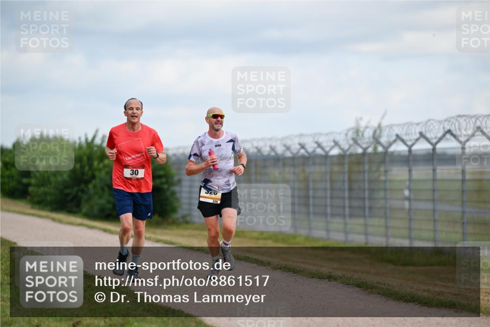 14.09.2025 - Airport Race Dr. Thomas Lammeyer http://msf.ph/oto/8861517 14.09.2025 11:57:38 Laufen 30, 326 meine-sportfotos.de