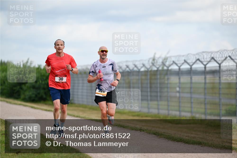 14.09.2025 - Airport Race Dr. Thomas Lammeyer http://msf.ph/oto/8861522 14.09.2025 11:57:39 Laufen 30, 320, 326 meine-sportfotos.de