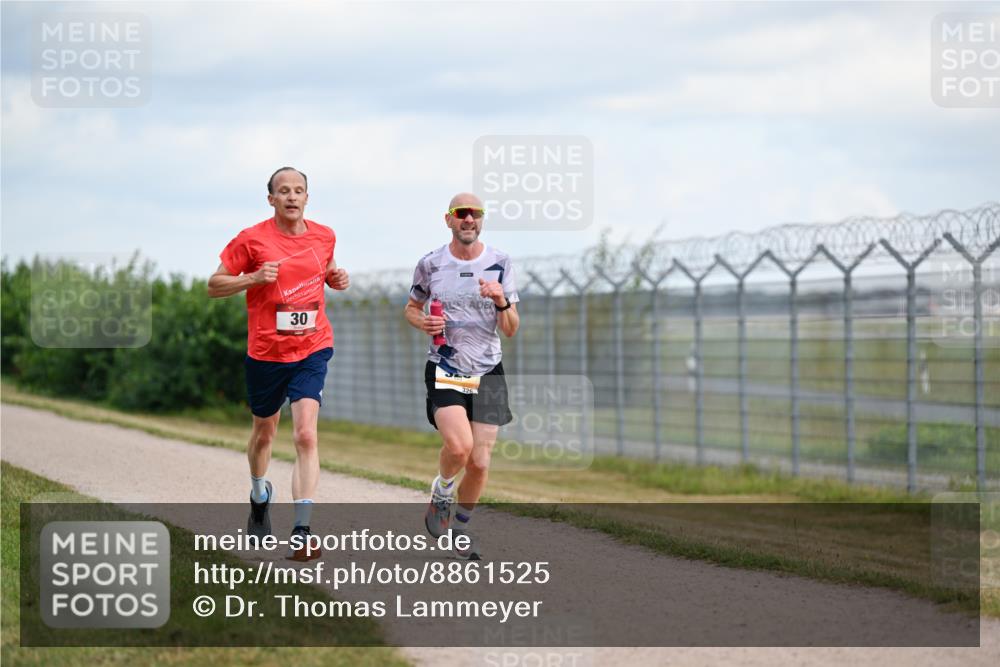 14.09.2025 - Airport Race Dr. Thomas Lammeyer http://msf.ph/oto/8861525 14.09.2025 11:57:39 Laufen 30, 326 meine-sportfotos.de