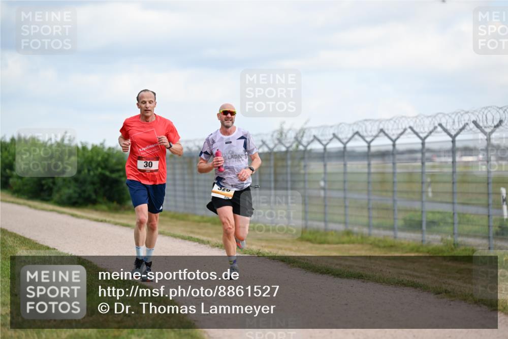 14.09.2025 - Airport Race Dr. Thomas Lammeyer http://msf.ph/oto/8861527 14.09.2025 11:57:40 Laufen 30, 320 meine-sportfotos.de