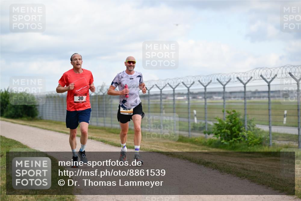14.09.2025 - Airport Race Dr. Thomas Lammeyer http://msf.ph/oto/8861539 14.09.2025 11:57:41 Laufen 30, 326 meine-sportfotos.de
