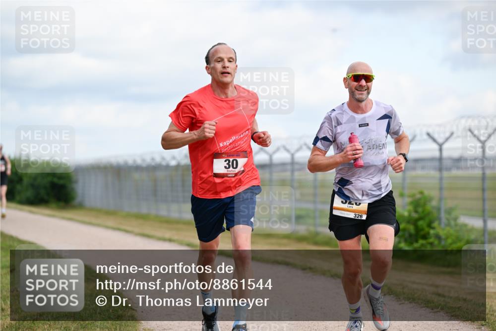 14.09.2025 - Airport Race Dr. Thomas Lammeyer http://msf.ph/oto/8861544 14.09.2025 11:57:42 Laufen 30, 326 meine-sportfotos.de