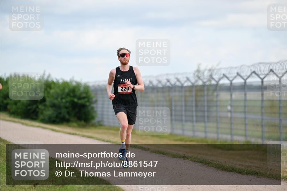 14.09.2025 - Airport Race Dr. Thomas Lammeyer http://msf.ph/oto/8861547 14.09.2025 11:57:47 Laufen 220 meine-sportfotos.de