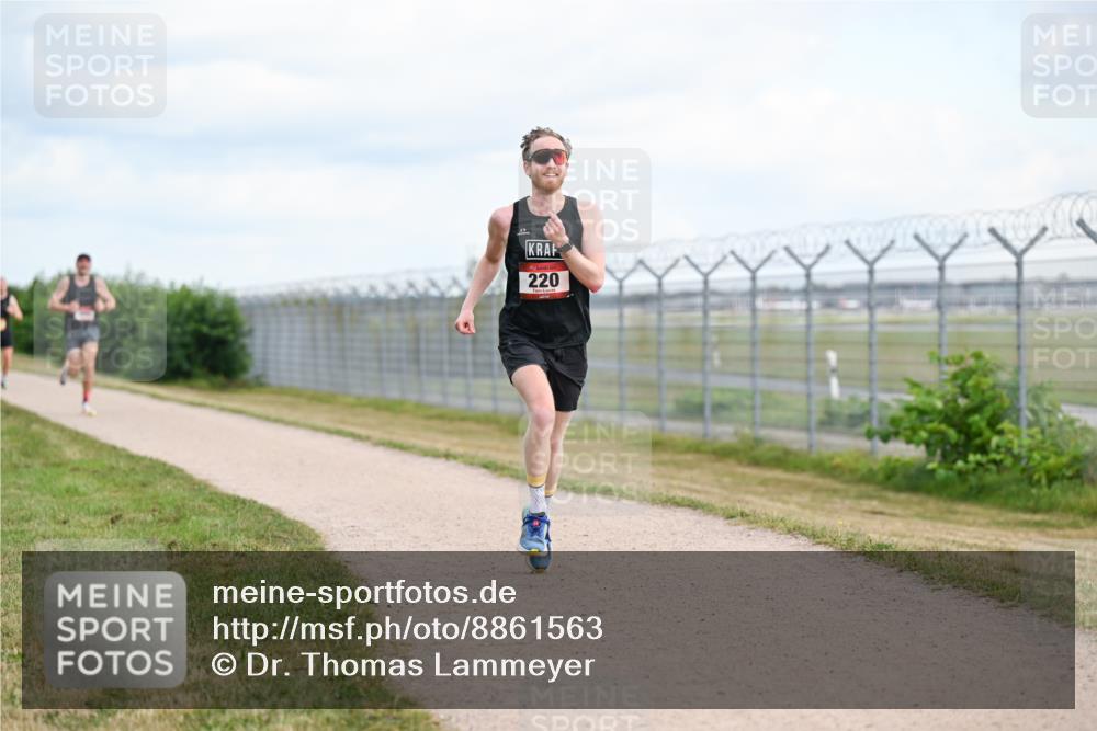 14.09.2025 - Airport Race Dr. Thomas Lammeyer http://msf.ph/oto/8861563 14.09.2025 11:57:49 Laufen 220 meine-sportfotos.de