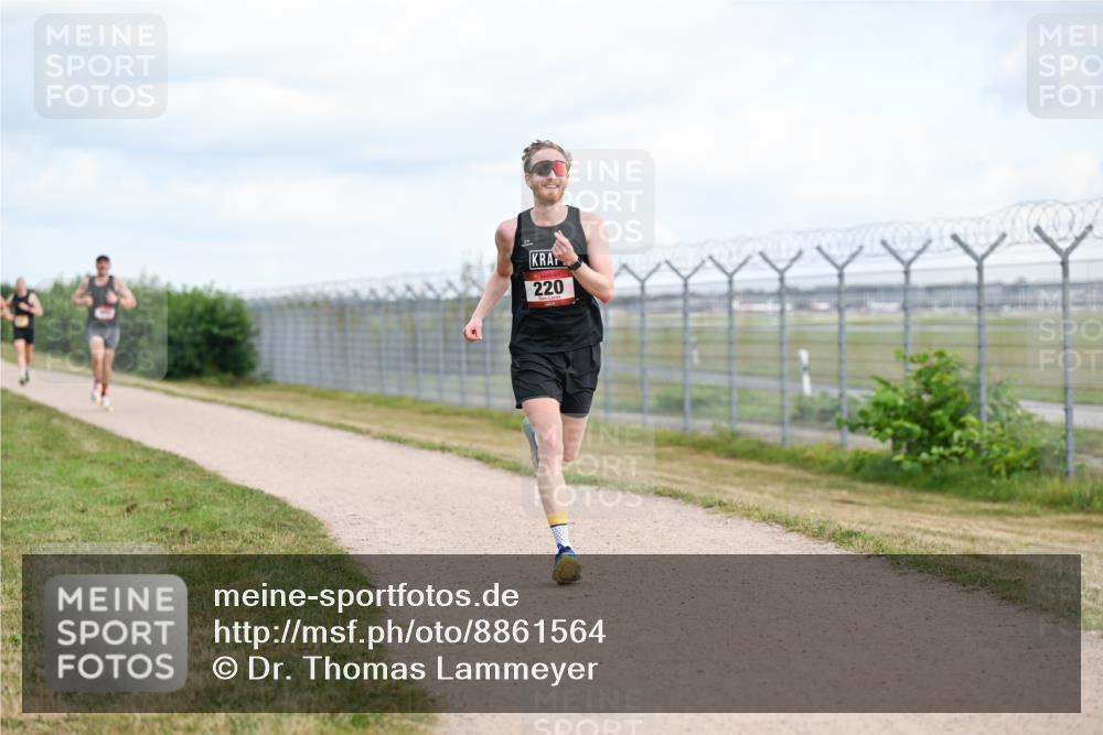14.09.2025 - Airport Race Dr. Thomas Lammeyer http://msf.ph/oto/8861564 14.09.2025 11:57:49 Laufen 220 meine-sportfotos.de