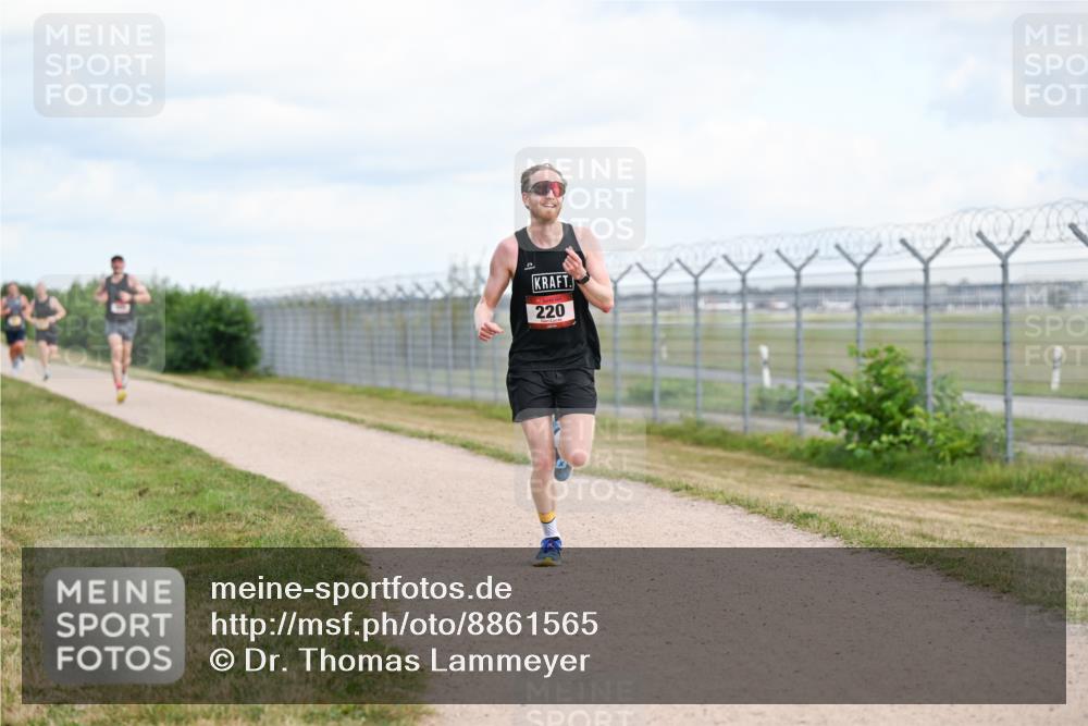 14.09.2025 - Airport Race Dr. Thomas Lammeyer http://msf.ph/oto/8861565 14.09.2025 11:57:49 Laufen 220 meine-sportfotos.de