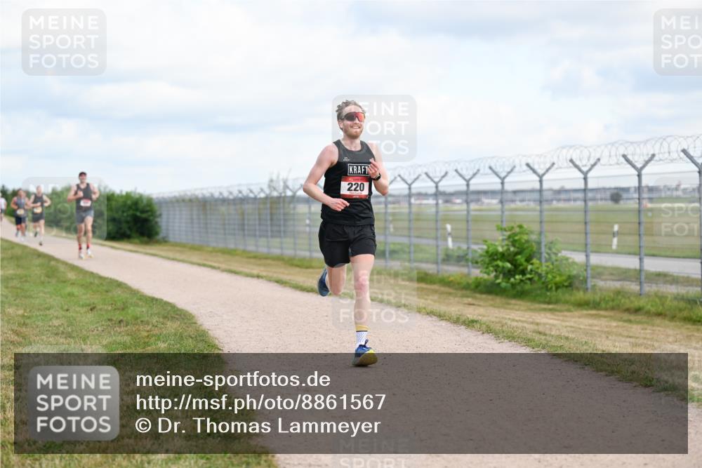 14.09.2025 - Airport Race Dr. Thomas Lammeyer http://msf.ph/oto/8861567 14.09.2025 11:57:50 Laufen 220 meine-sportfotos.de
