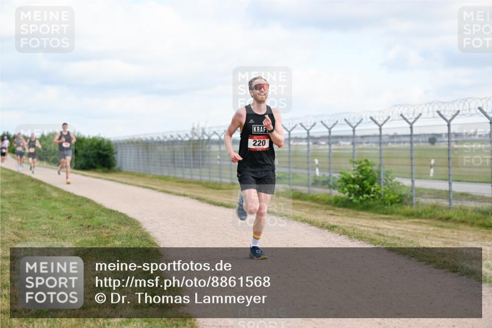 14.09.2025 - Airport Race Dr. Thomas Lammeyer http://msf.ph/oto/8861568 14.09.2025 11:57:50 Laufen 220 meine-sportfotos.de