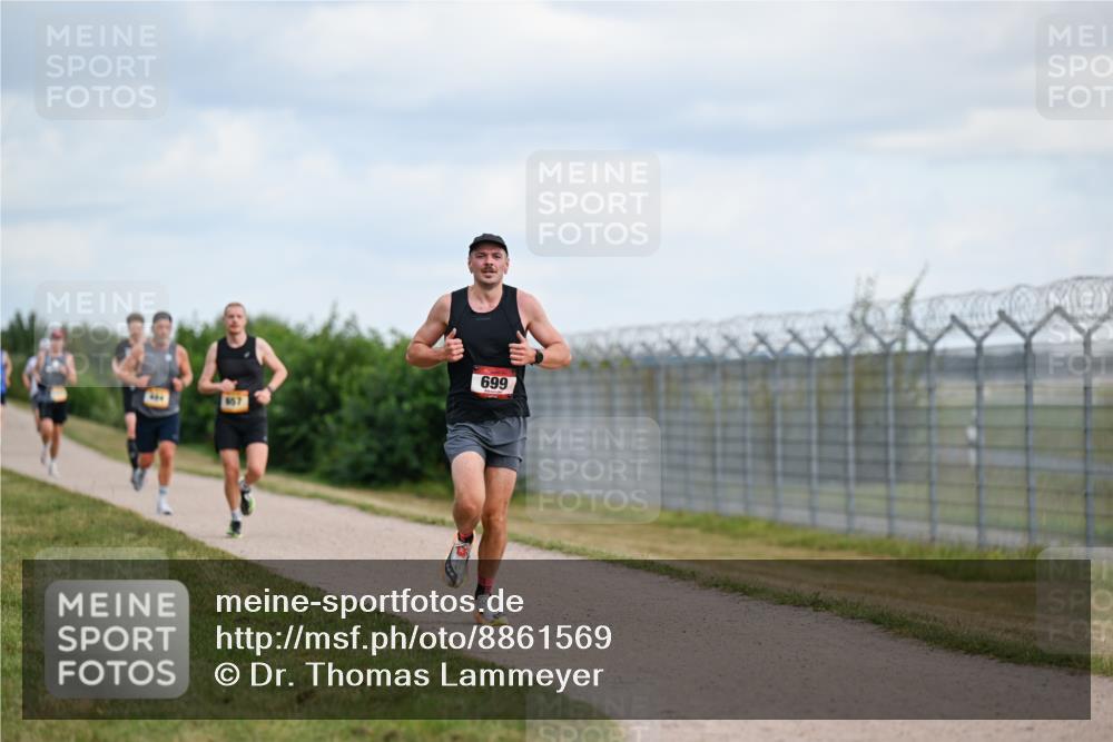 14.09.2025 - Airport Race Dr. Thomas Lammeyer http://msf.ph/oto/8861569 14.09.2025 11:57:53 Laufen 699, 657 meine-sportfotos.de