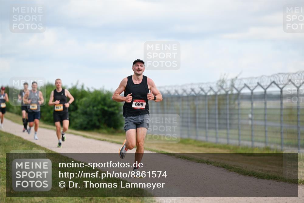 14.09.2025 - Airport Race Dr. Thomas Lammeyer http://msf.ph/oto/8861574 14.09.2025 11:57:53 Laufen 699, 907 meine-sportfotos.de