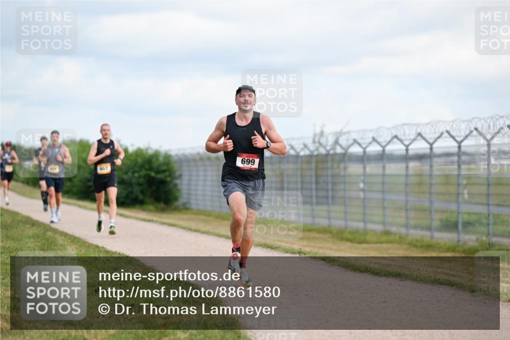 14.09.2025 - Airport Race Dr. Thomas Lammeyer http://msf.ph/oto/8861580 14.09.2025 11:57:54 Laufen 699, 657 meine-sportfotos.de