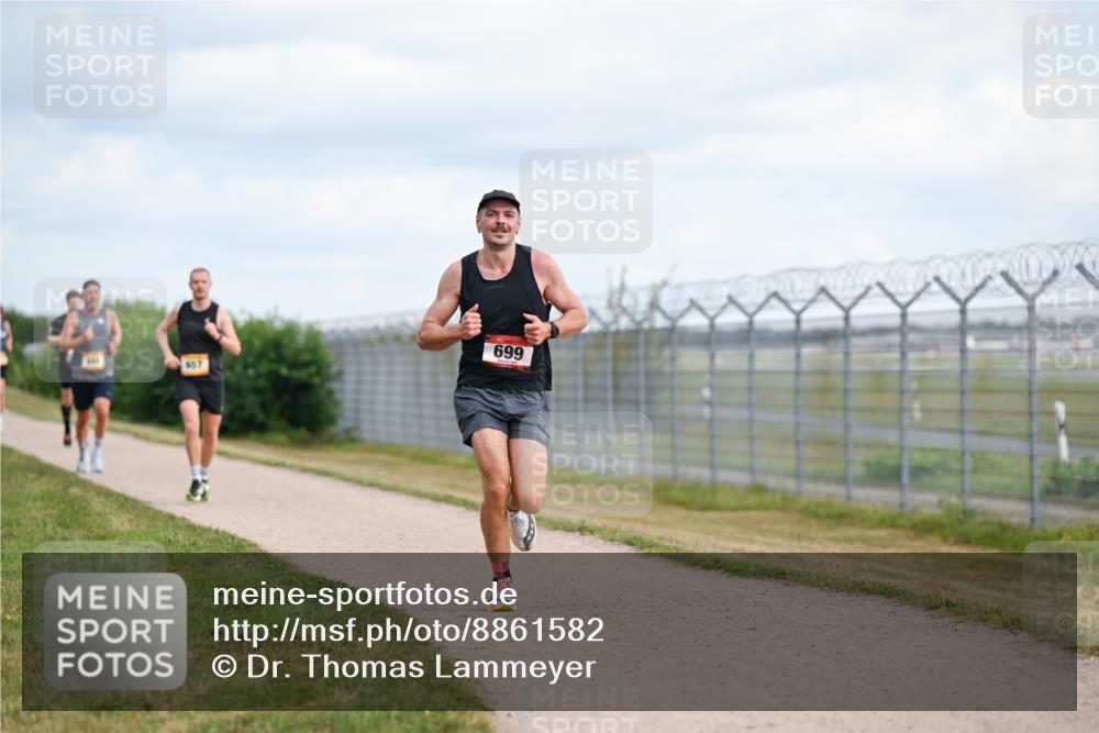 14.09.2025 - Airport Race Dr. Thomas Lammeyer http://msf.ph/oto/8861582 14.09.2025 11:57:54 Laufen 657, 699 meine-sportfotos.de