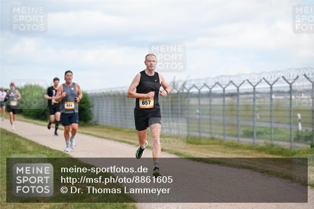 14.09.2025 - Airport Race Dr. Thomas Lammeyer http://msf.ph/oto/8861605 14.09.2025 11:57:58 Laufen 657, 484 meine-sportfotos.de