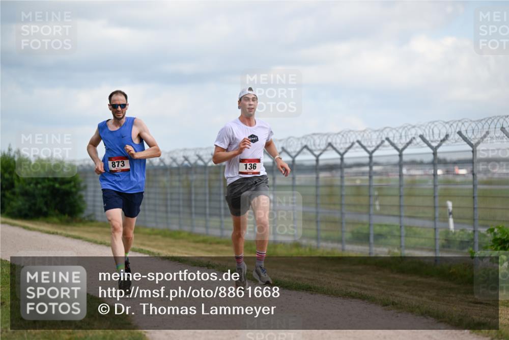 14.09.2025 - Airport Race Dr. Thomas Lammeyer http://msf.ph/oto/8861668 14.09.2025 11:58:11 Laufen 873, 136 meine-sportfotos.de