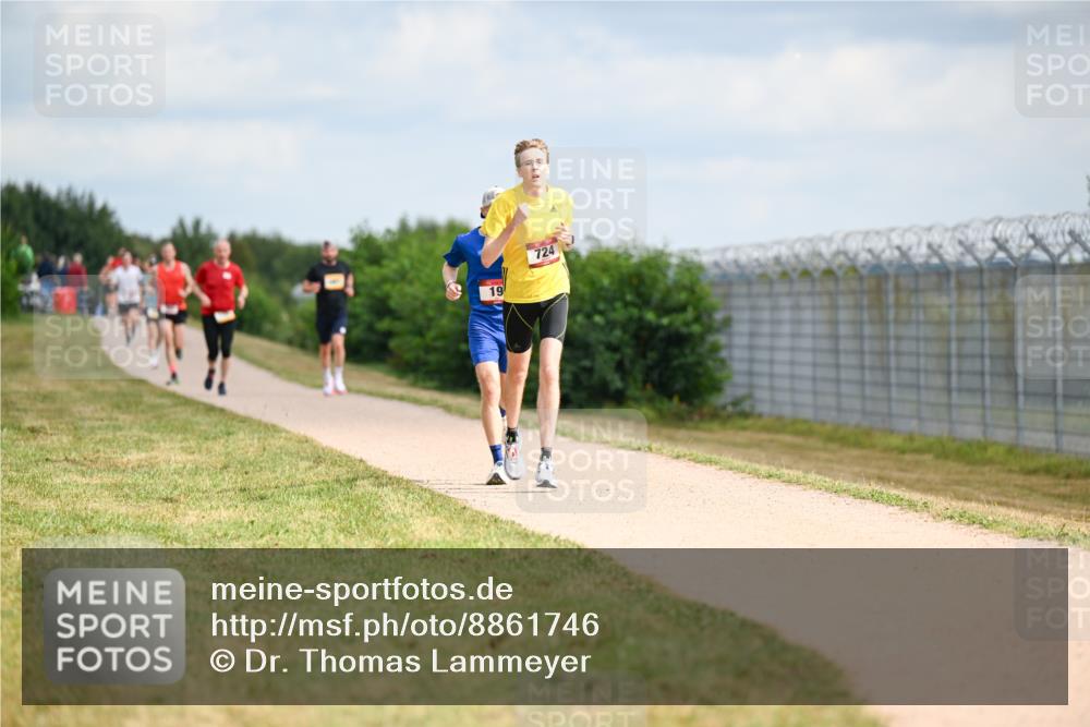 14.09.2025 - Airport Race Dr. Thomas Lammeyer http://msf.ph/oto/8861746 14.09.2025 11:58:38 Laufen 19, 724 meine-sportfotos.de