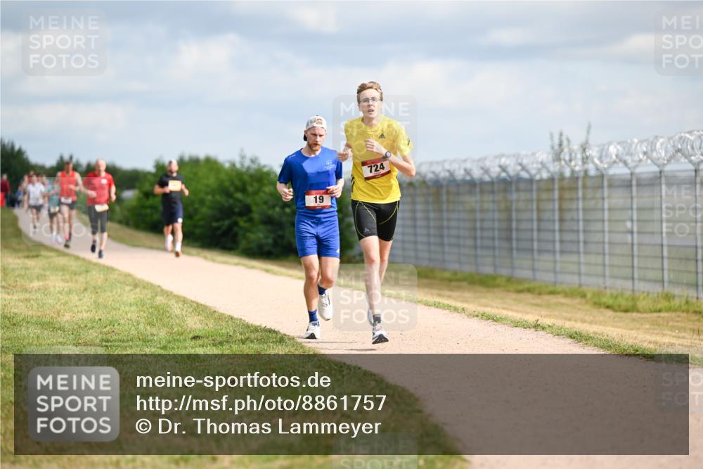 14.09.2025 - Airport Race Dr. Thomas Lammeyer http://msf.ph/oto/8861757 14.09.2025 11:58:40 Laufen 19, 724 meine-sportfotos.de
