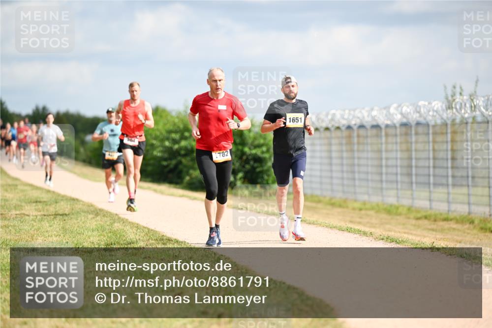 14.09.2025 - Airport Race Dr. Thomas Lammeyer http://msf.ph/oto/8861791 14.09.2025 11:58:49 Laufen 204, 1782, 1651 meine-sportfotos.de