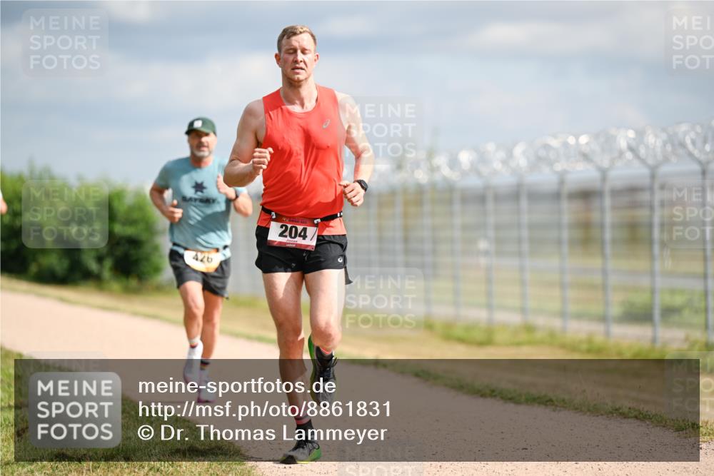 14.09.2025 - Airport Race Dr. Thomas Lammeyer http://msf.ph/oto/8861831 14.09.2025 11:58:55 Laufen 426, 204 meine-sportfotos.de