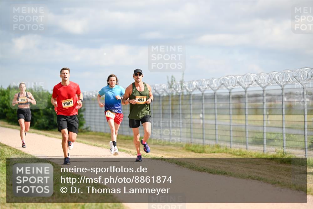 14.09.2025 - Airport Race Dr. Thomas Lammeyer http://msf.ph/oto/8861874 14.09.2025 11:59:09 Laufen 397, 1997, 1849, 493 meine-sportfotos.de