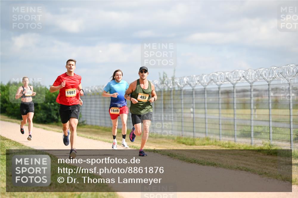 14.09.2025 - Airport Race Dr. Thomas Lammeyer http://msf.ph/oto/8861876 14.09.2025 11:59:09 Laufen 397, 1997, 1849, 493 meine-sportfotos.de