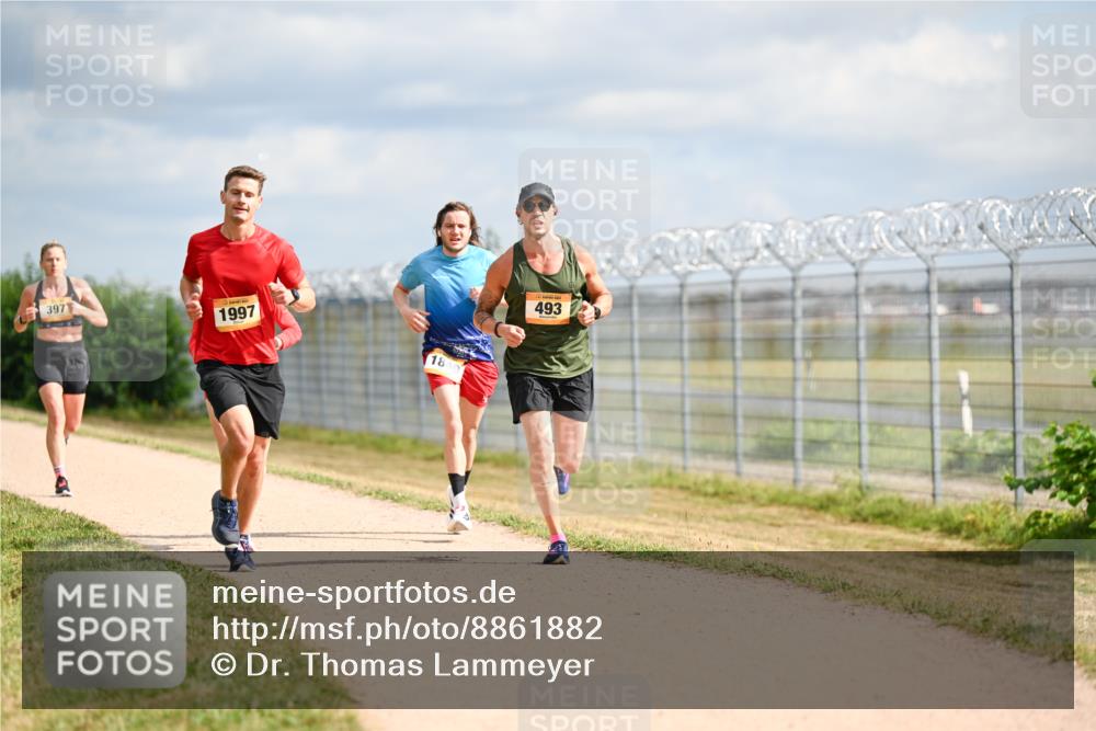 14.09.2025 - Airport Race Dr. Thomas Lammeyer http://msf.ph/oto/8861882 14.09.2025 11:59:10 Laufen 397, 1997, 1840, 493 meine-sportfotos.de