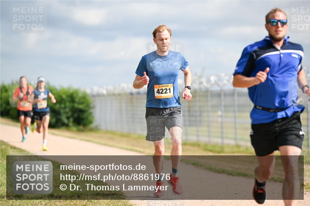 14.09.2025 - Airport Race Dr. Thomas Lammeyer http://msf.ph/oto/8861976 14.09.2025 11:59:36 Laufen 4221 meine-sportfotos.de